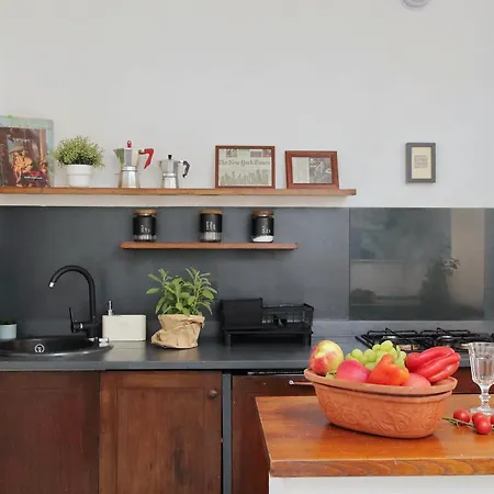Monti Spacious Apartment 2-3